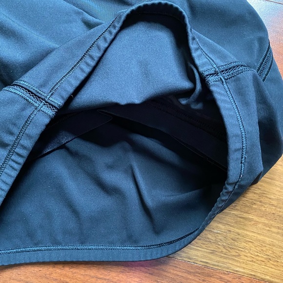 Lululemon black crop top Sz 8 - Picture 6 of 8